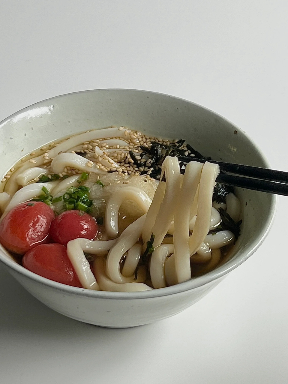 不加一滴油 胡椒冷沾乌冬面 梅渍番茄  抓住夏天的小尾巴 吃一碗清爽