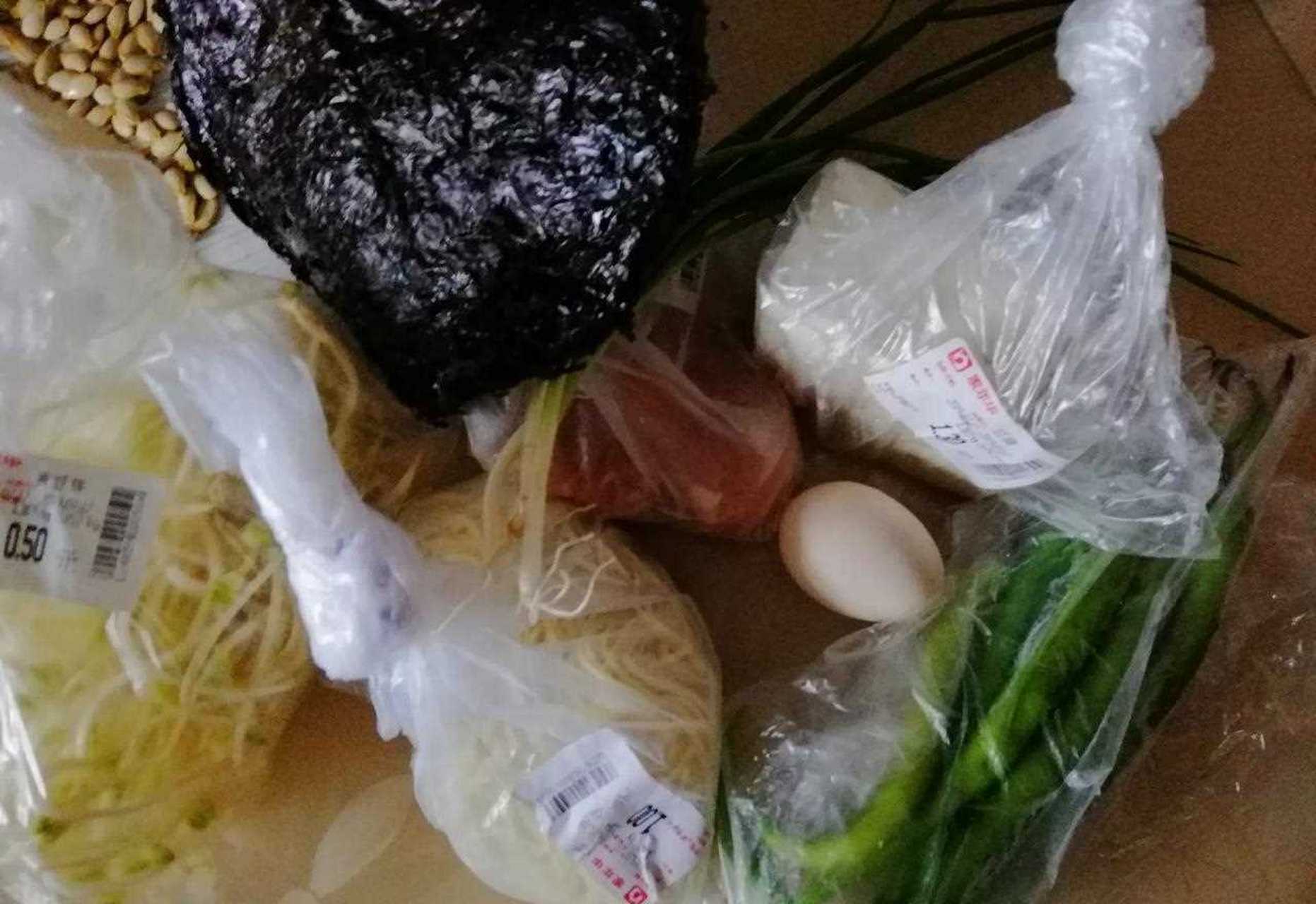 这几天在看中央电视台综合频道的《生活圈》:十元钱挑战做大餐,看到