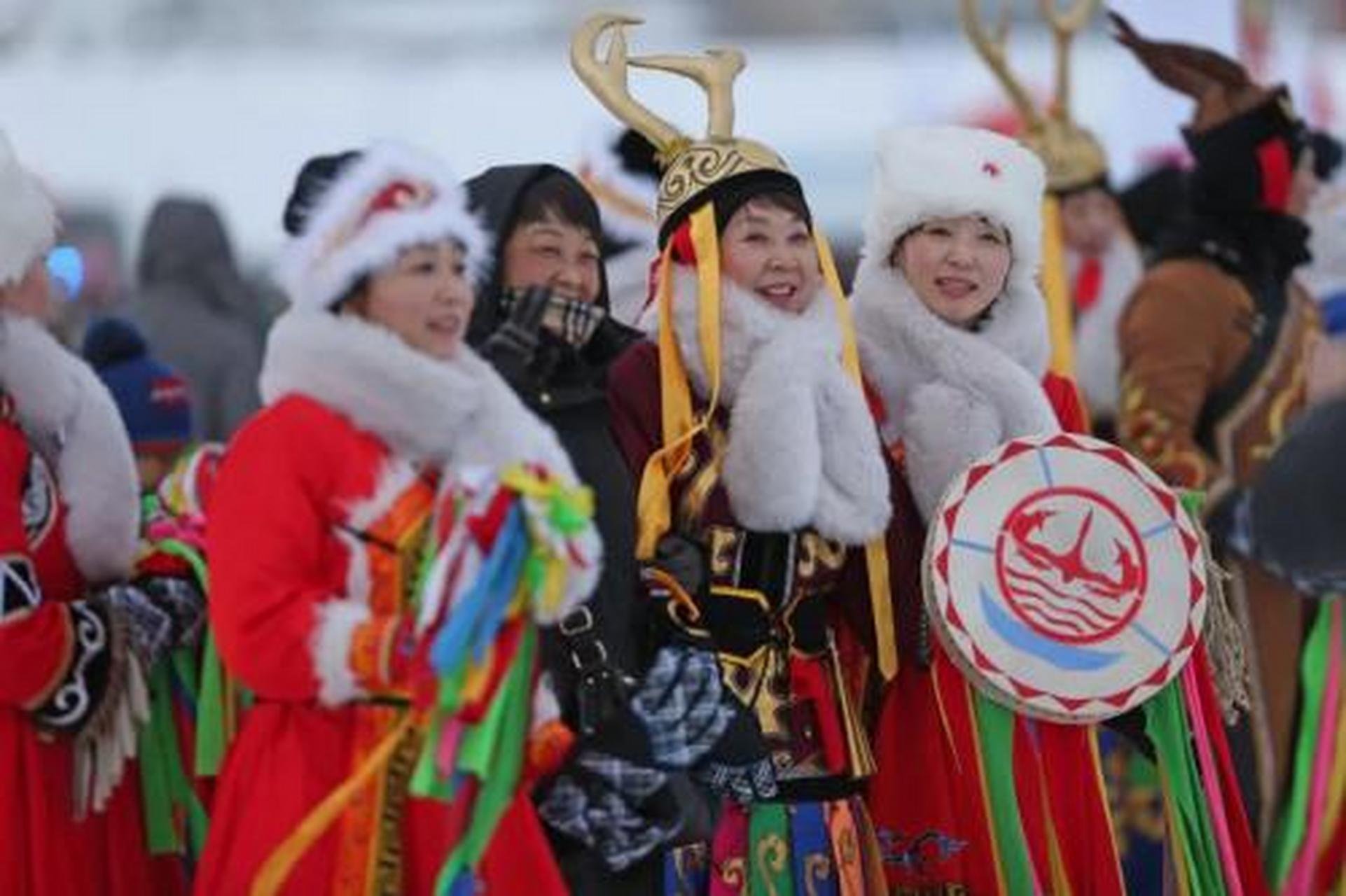 春节,赫哲语为"佛额什克斯",即大年除夕之意