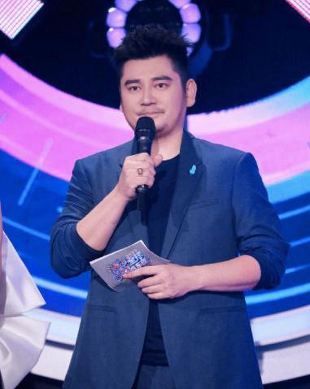 没等来吴亦凡的招供,没想到先等来了另一个"都美竹"的爆料.