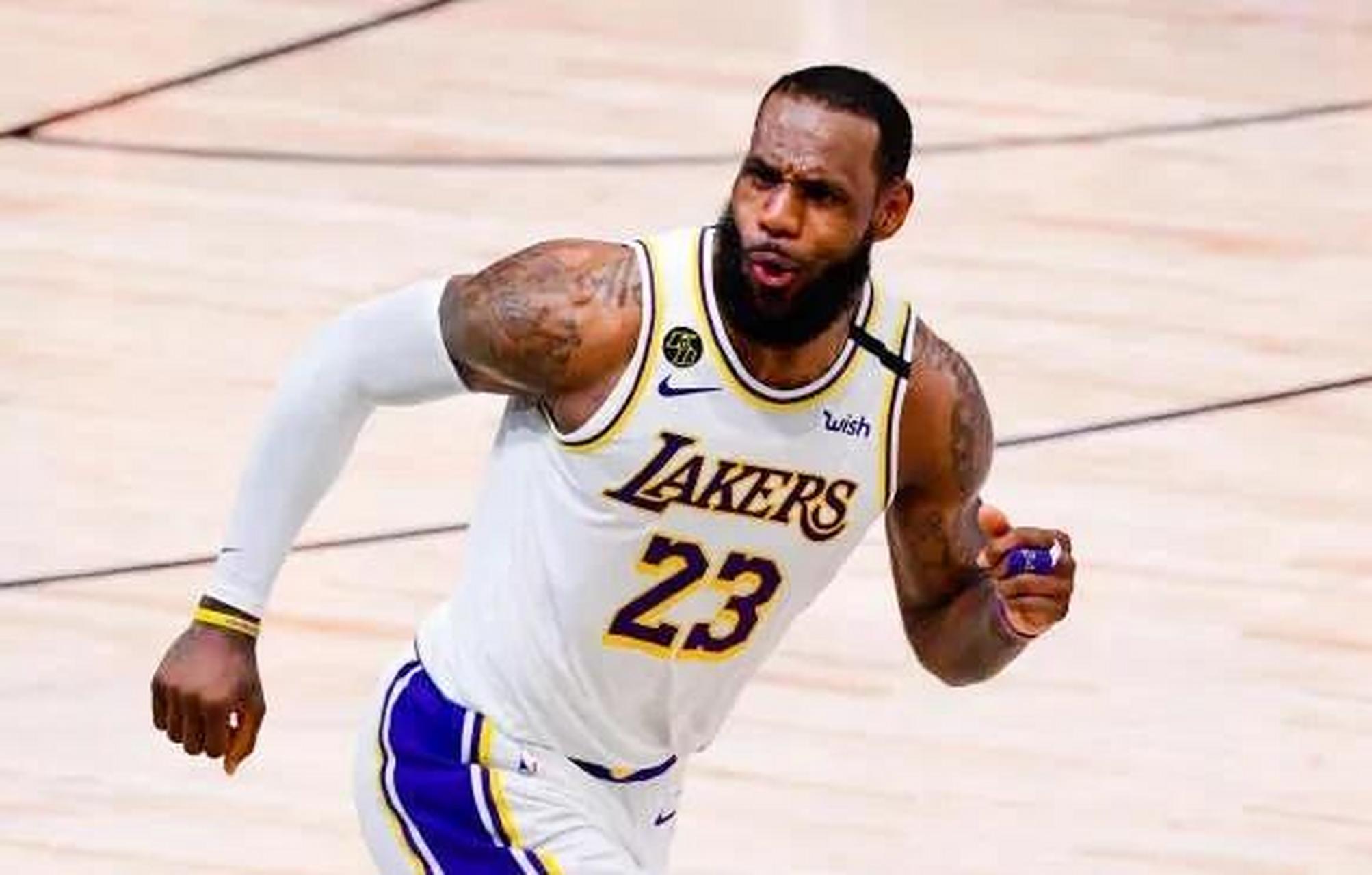 nba湖人队官方宣布:球星詹姆斯下赛季将重新身穿23号球衣,永远告别了6