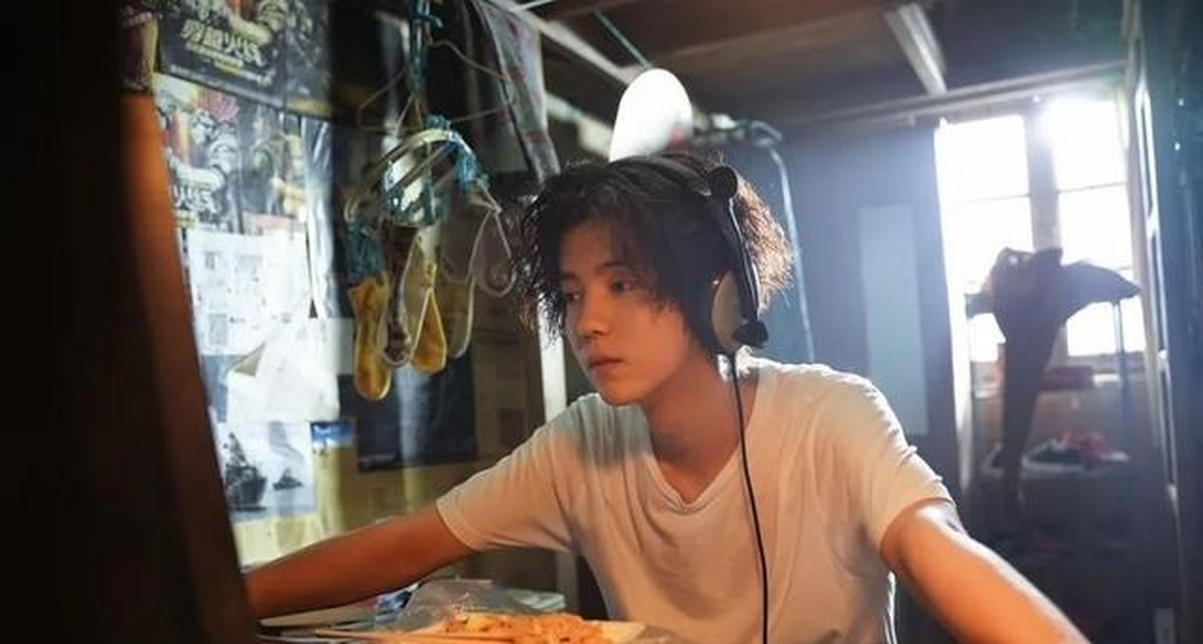 通过拍摄《在劫难逃》,鹿晗从王千源身上学到更多是对演员心理素质上