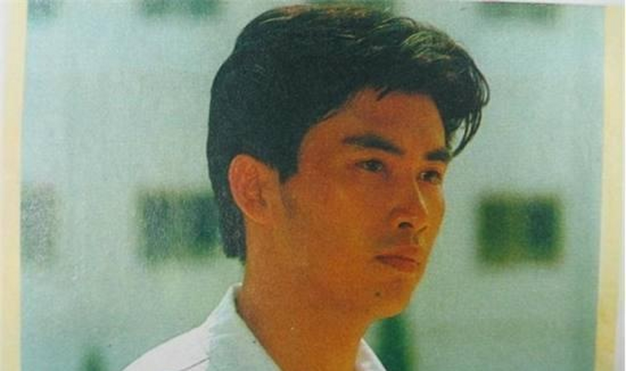 直到他出演了《公安局长》的反派钟六一这个角色,这个外表儒雅的商人