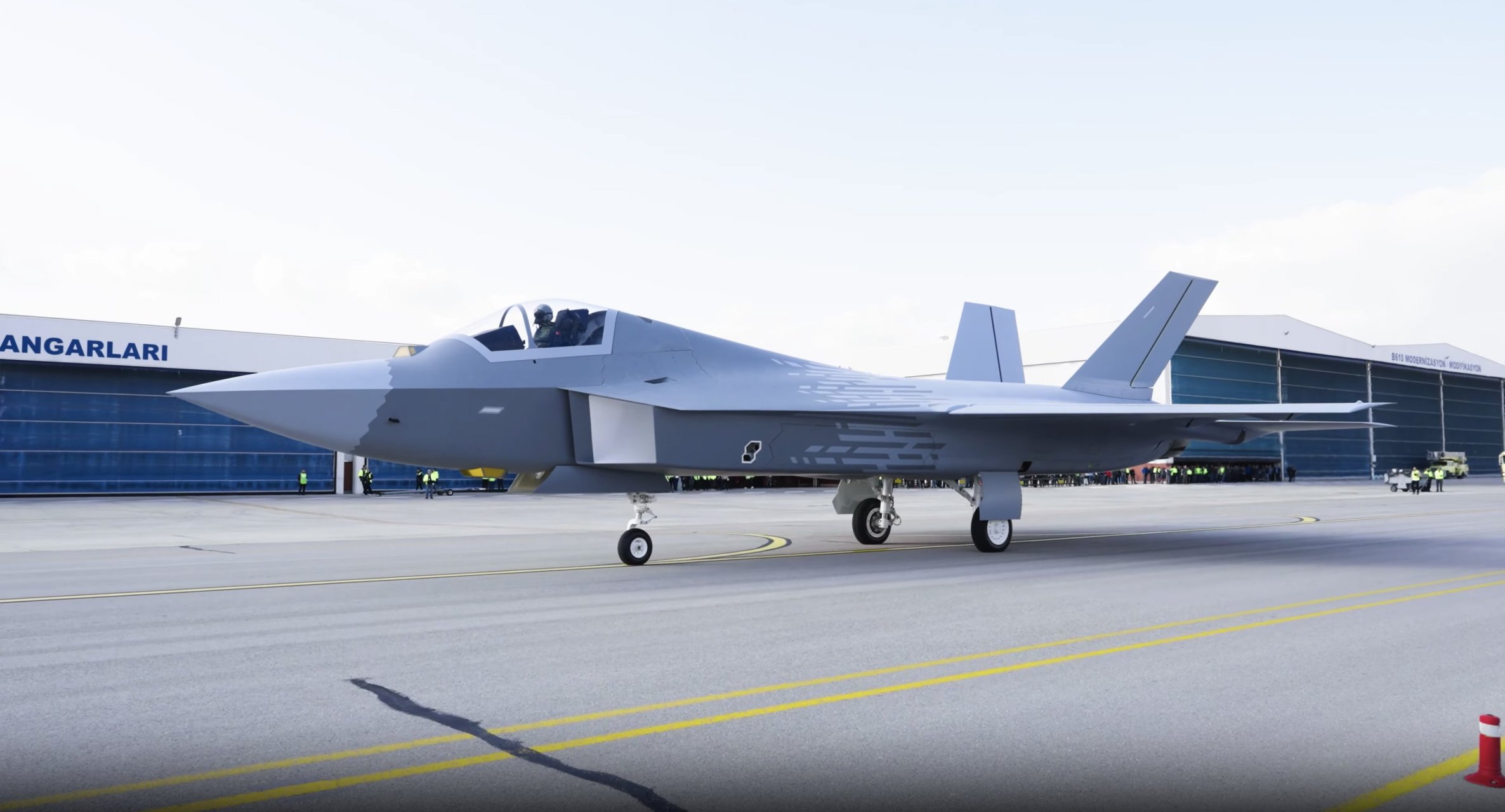 本人还是很喜欢这架战斗机的外形.是一款外形非常漂亮的战斗机.