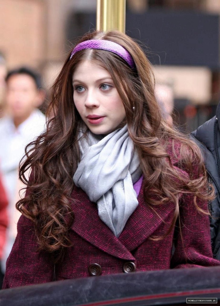 少女时代的michelle:紫色时尚的轻灵演绎