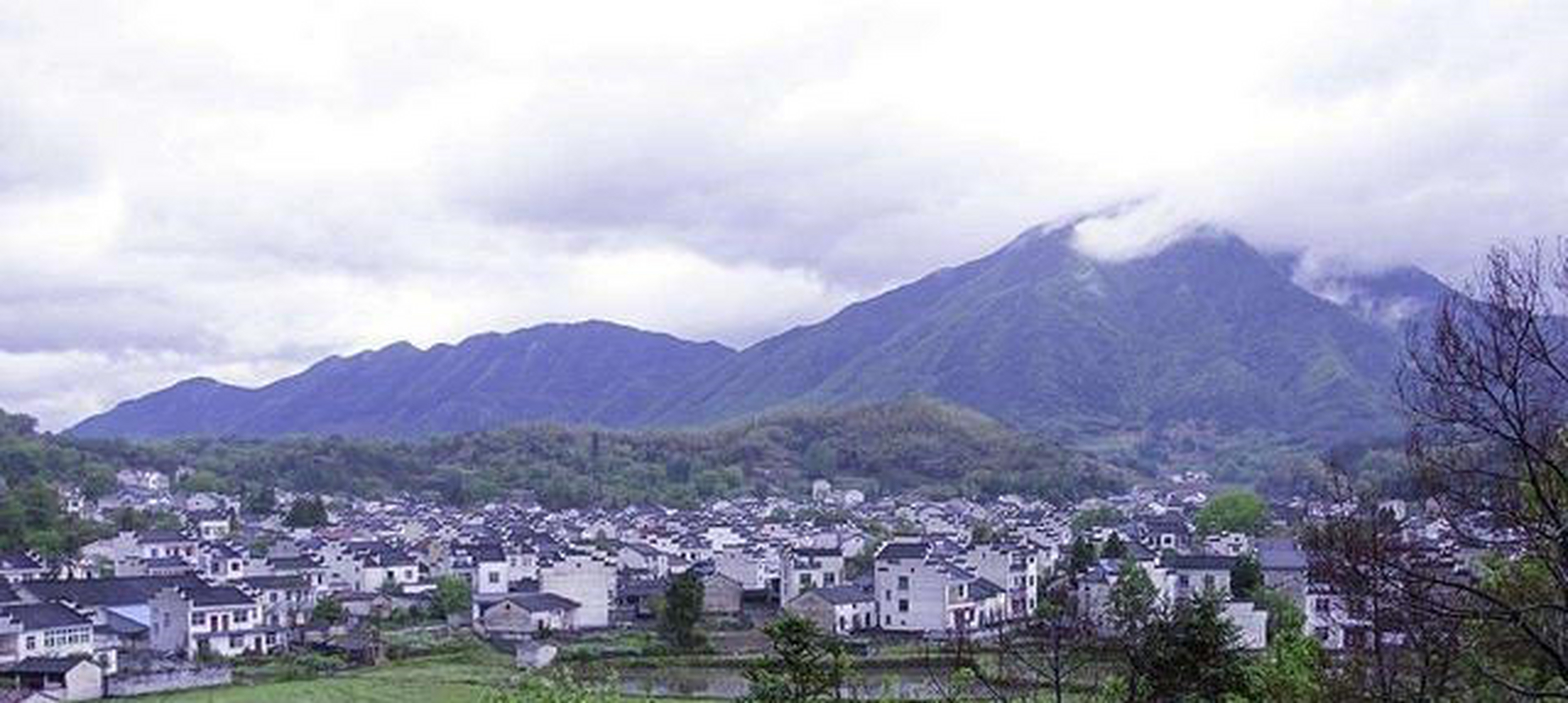 在安徽宣城,旌德白地镇有一个名字为江村的古村落,这里距离黄山只有30