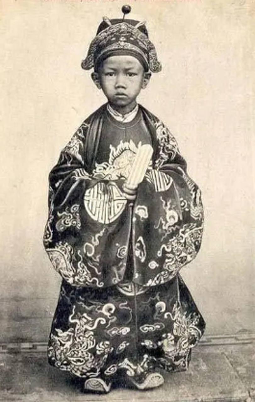 这是越南末代皇太子阮福宝龙的旧照.
