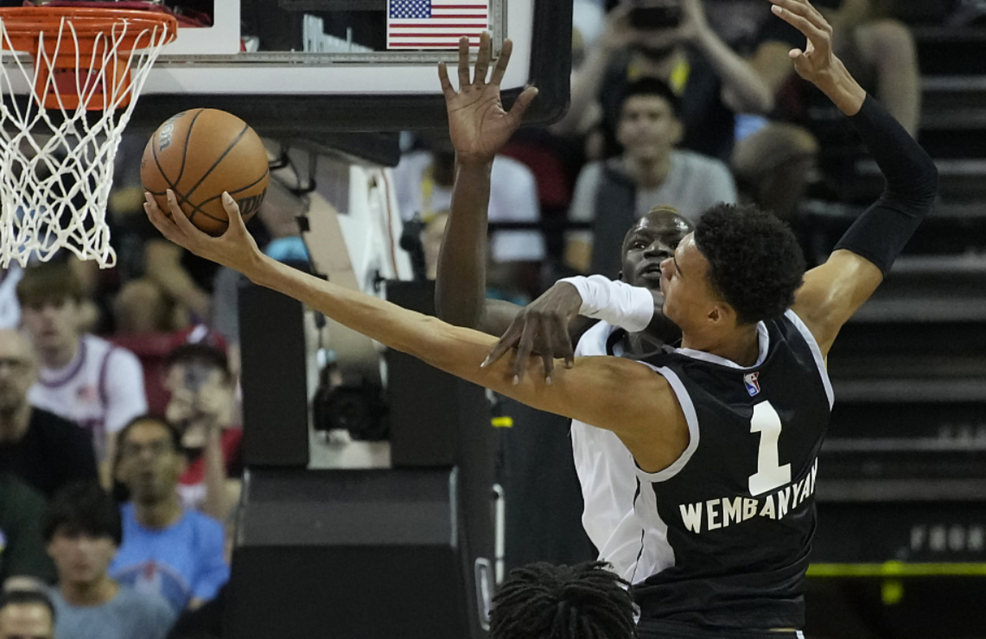 文班亚马强势反弹,砍27分登全美热搜第一.