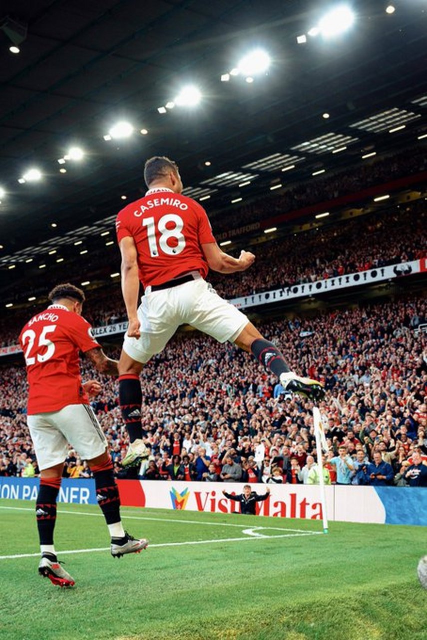 滕哈格在接受采访时谈到卡塞米罗在曼联的处子赛季:他是一名伟大的