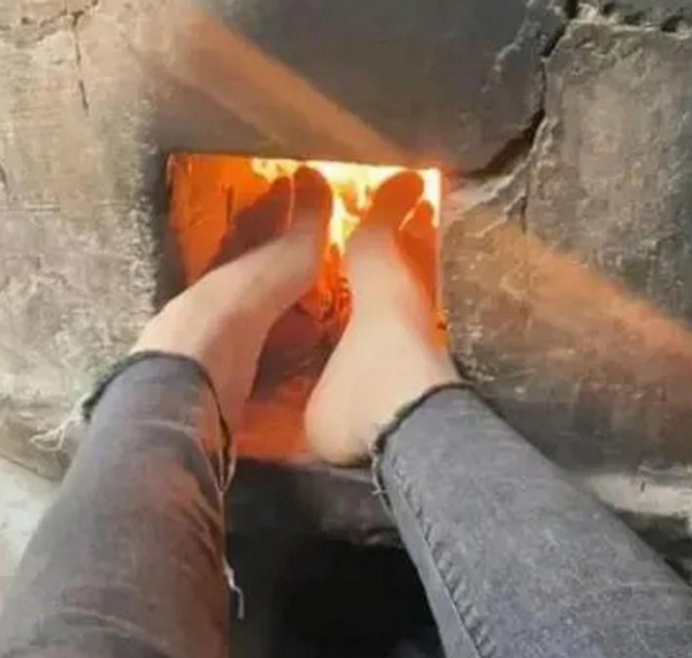 农村这就这么冷,恨不得把脚指甲红烧了!