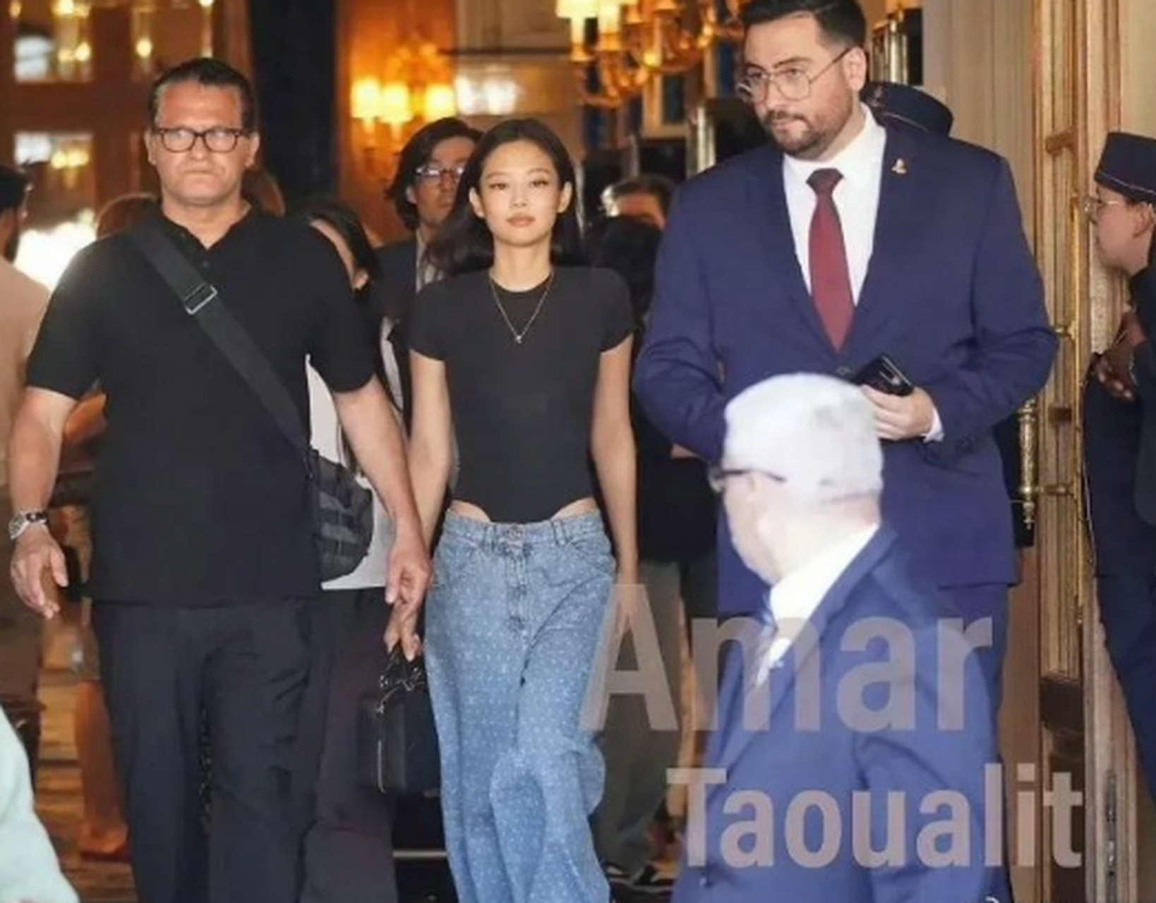 jennie直接穿泳衣出席活動?估計一天都不能喝水吧? 676767