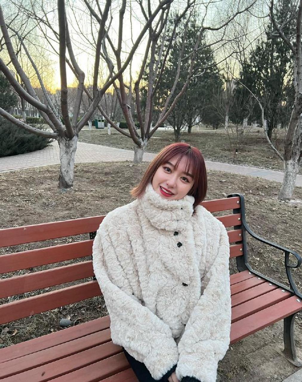 日本黑怕女孩吉田凜音美女小姐姐迷人美照欣赏,好美啊