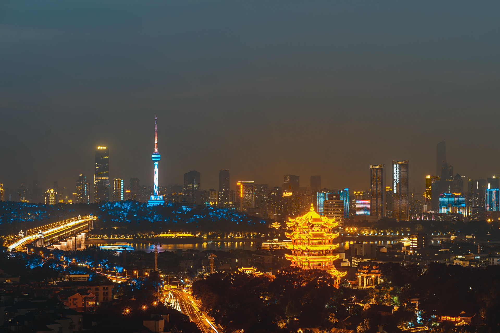 可以俯瞰黄鹤楼全景,黄昏到夜景#旅行##seeker追光者##风光摄影集#