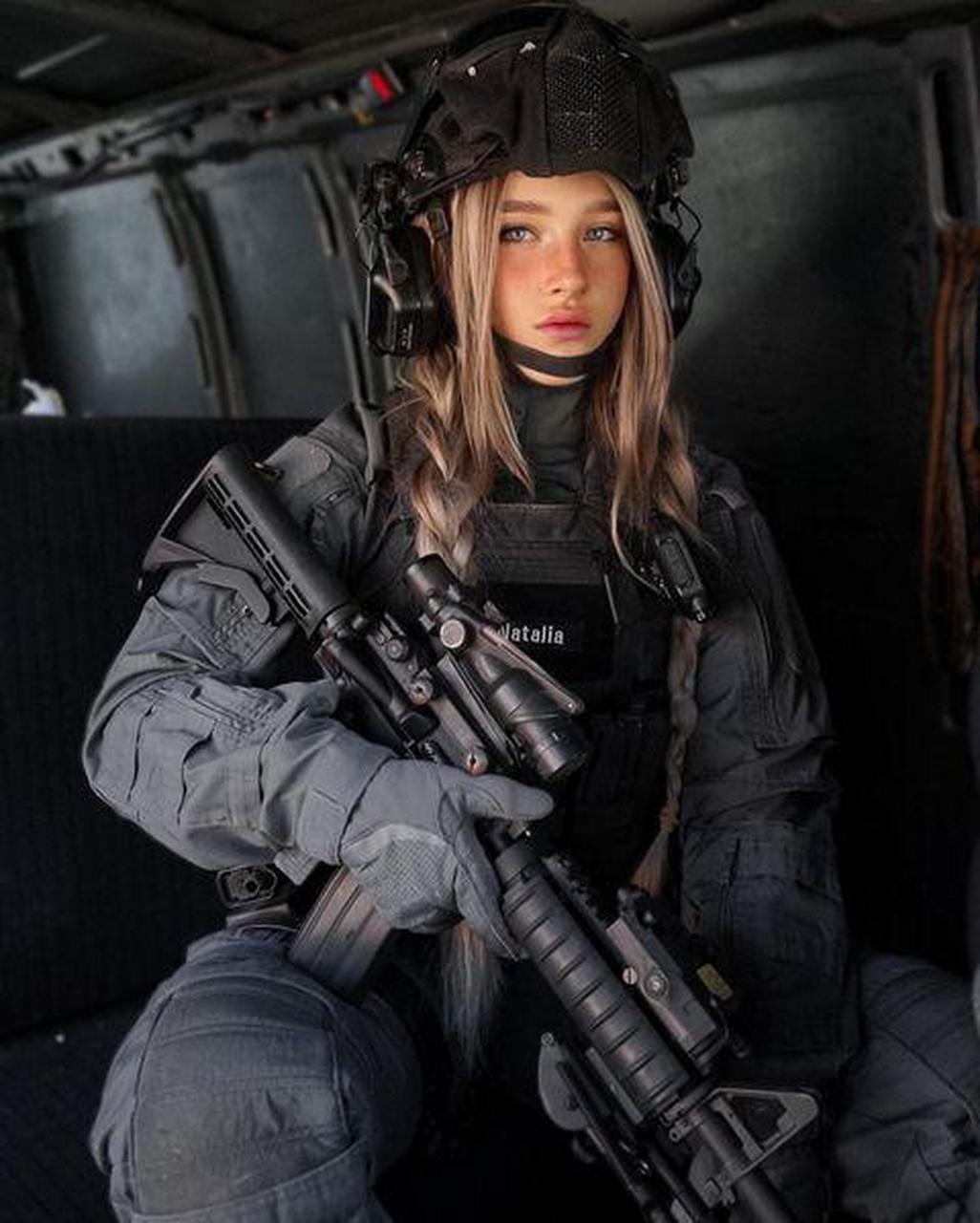 fadeev)是一名以色列退役女兵,她身材火辣颜值爆表,战力是否绣花枕头?