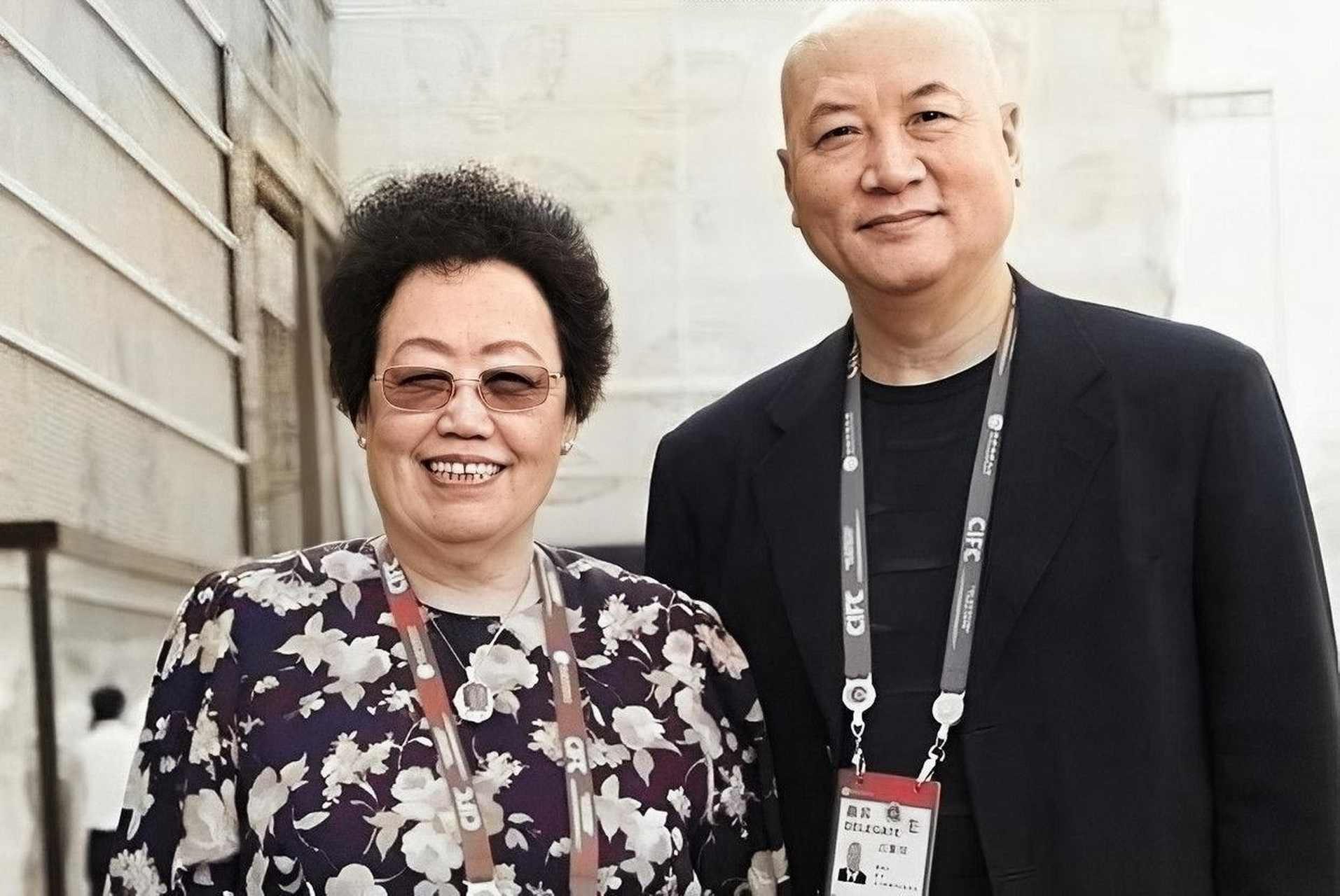 迟重瑞和陈丽华的婚姻,以及非典型的夫妻关系山,都受到了相敬如宾的