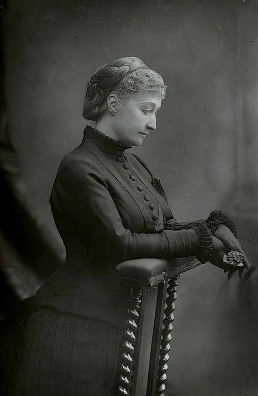 后来在好友维多利亚女王的安慰下,欧仁妮皇后在英国定居生