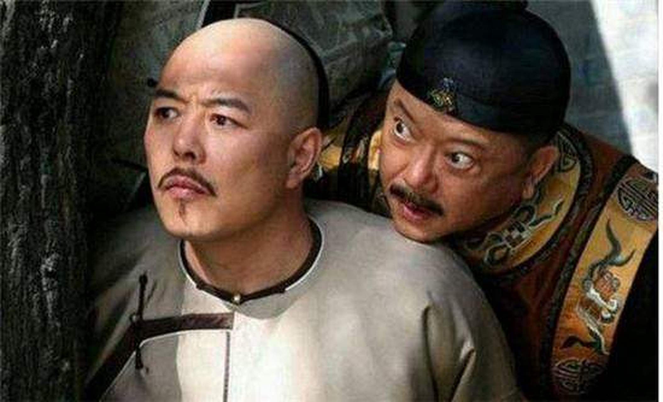 1786年,御史曹锡宝弹劾和珅,纵家奴刘全逾制盖造豪宅,并仗势索贿.