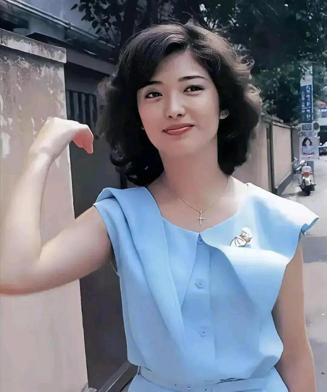 无论从什么角度来看,山口百惠都是那个时