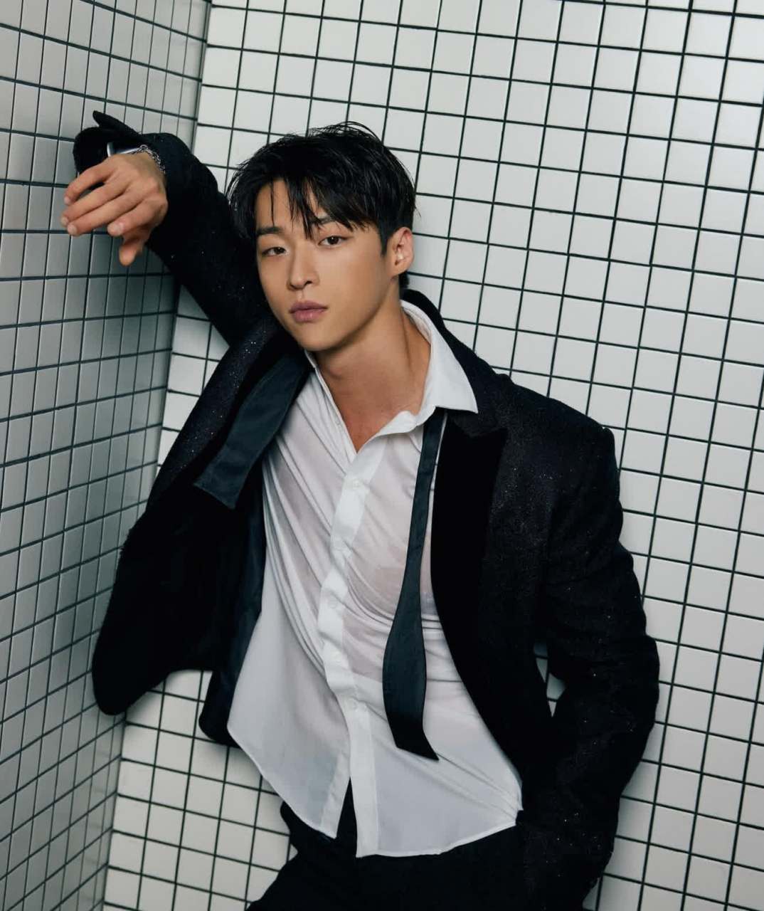 谁能抗拒这个小麦色肤色的肌肉男青年呢?  #初步见解