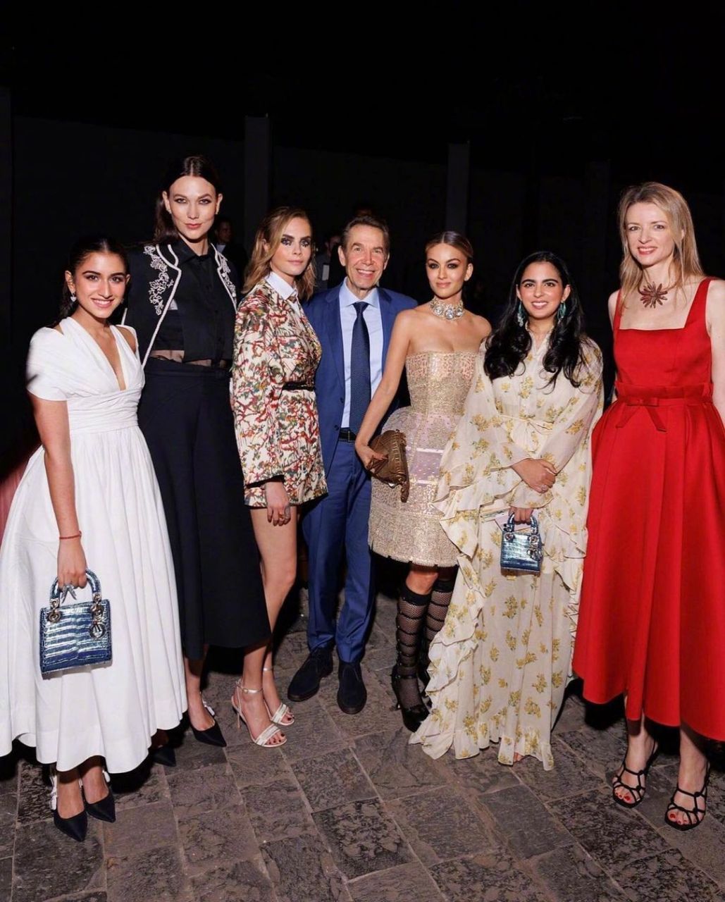 出席完dior大秀的超模karlie kloss和丈夫joshua kushner!