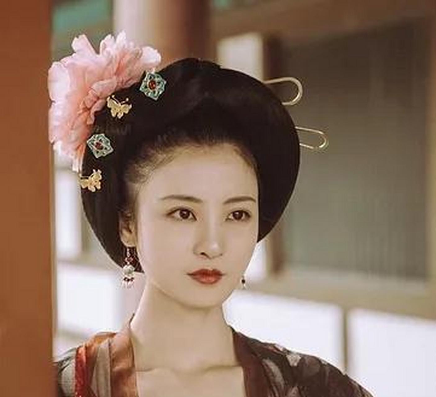 但是武攸暨已经结婚有妻子了,太平公主是不可能嫁他为妾的,哪怕她已经