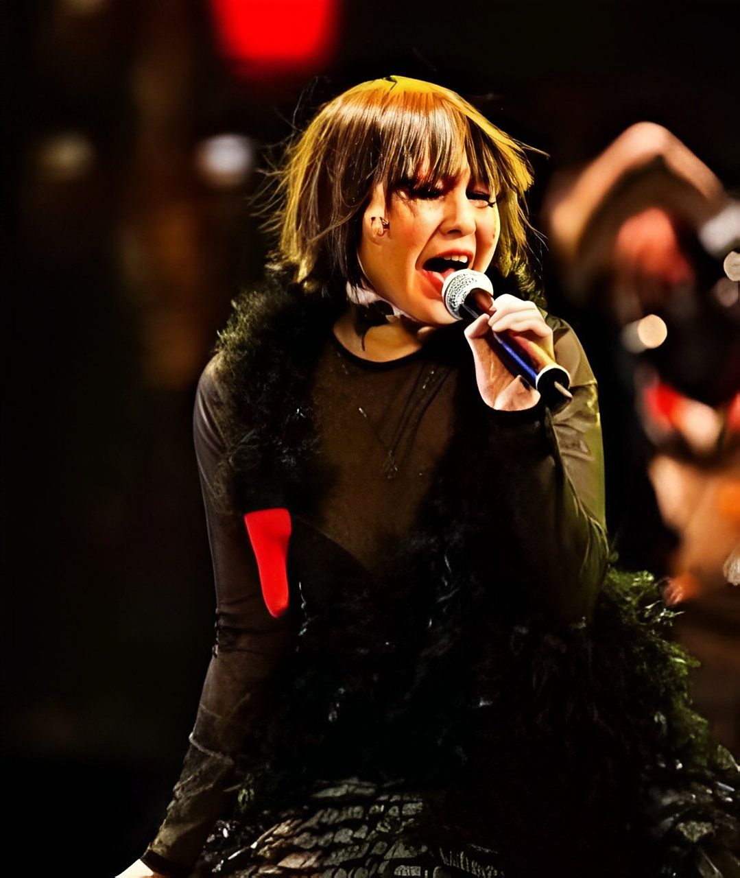 1993年,摇滚女王罗琦在一次鸡尾酒会上说:"《北京人》是萨比的!