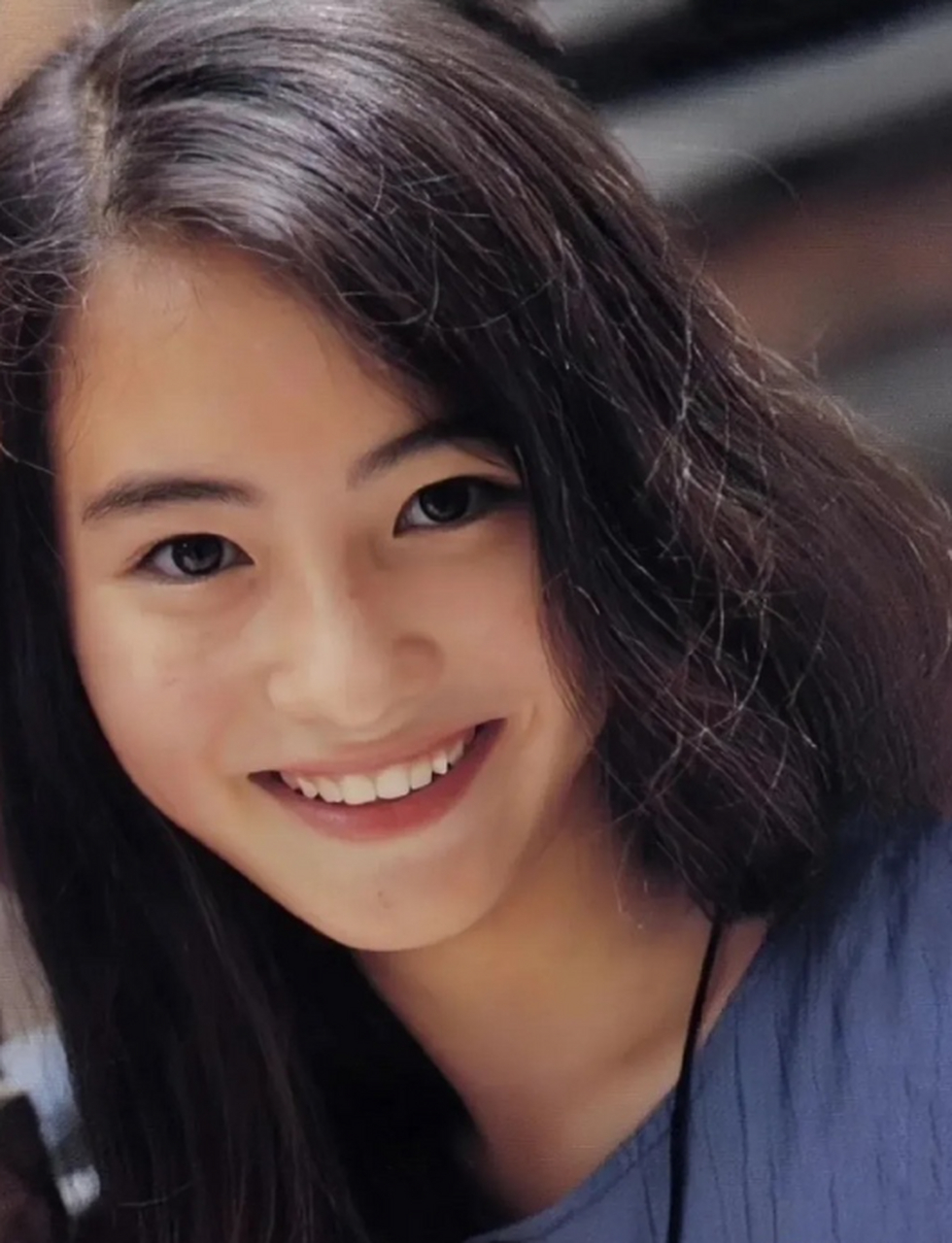 14岁少女时期的张柏芝 这组张柏芝少女时期的照片,好青涩啊,脸上还有