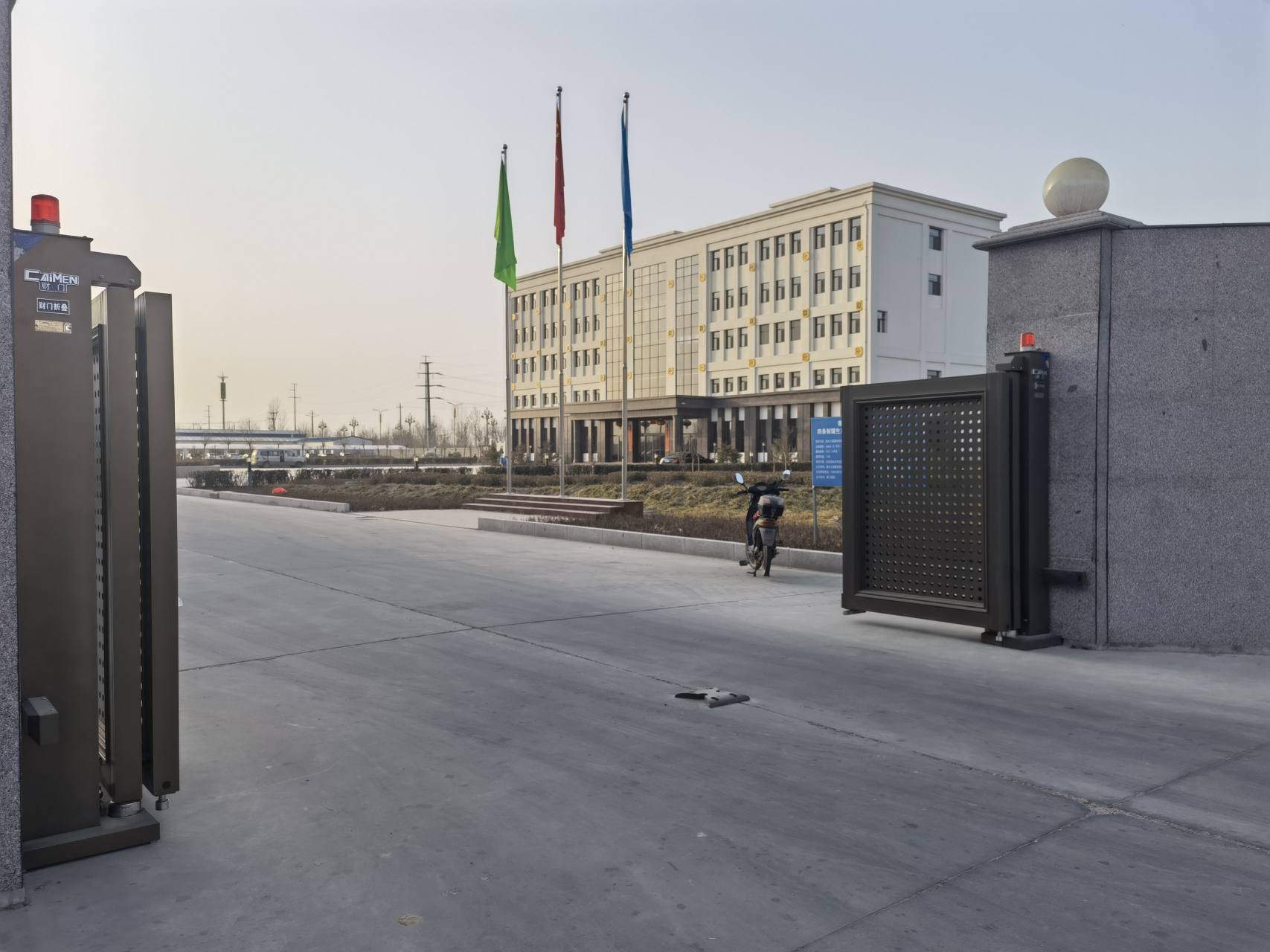 以下是几种有效的方法,可以提高企业电动大门的稳定性