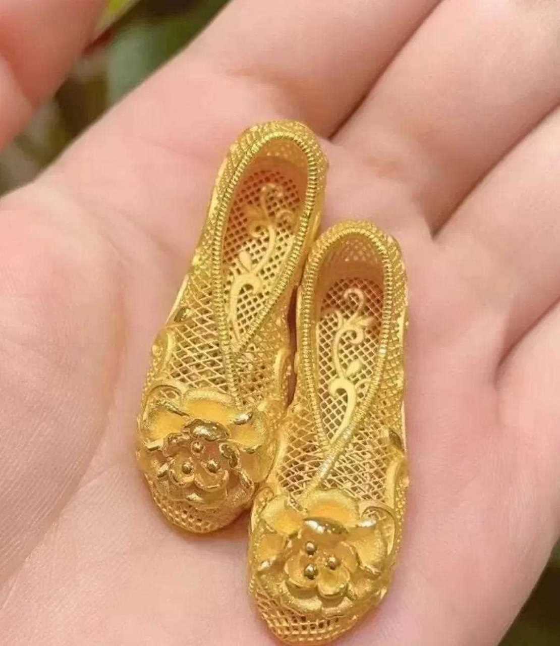 这双黄金鞋谁穿得上啊?