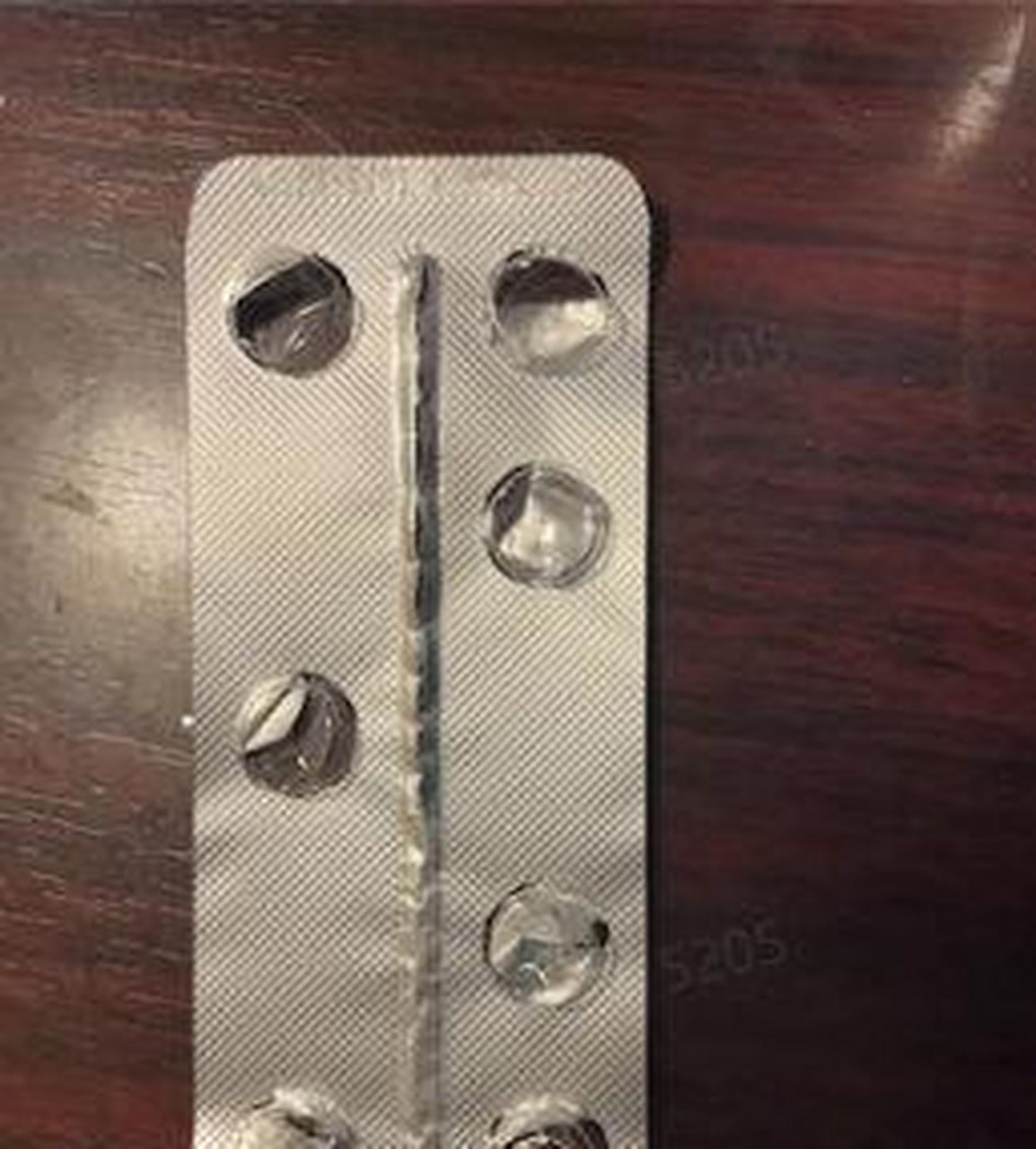 有的药板中间 为啥会有个空空的小长条?