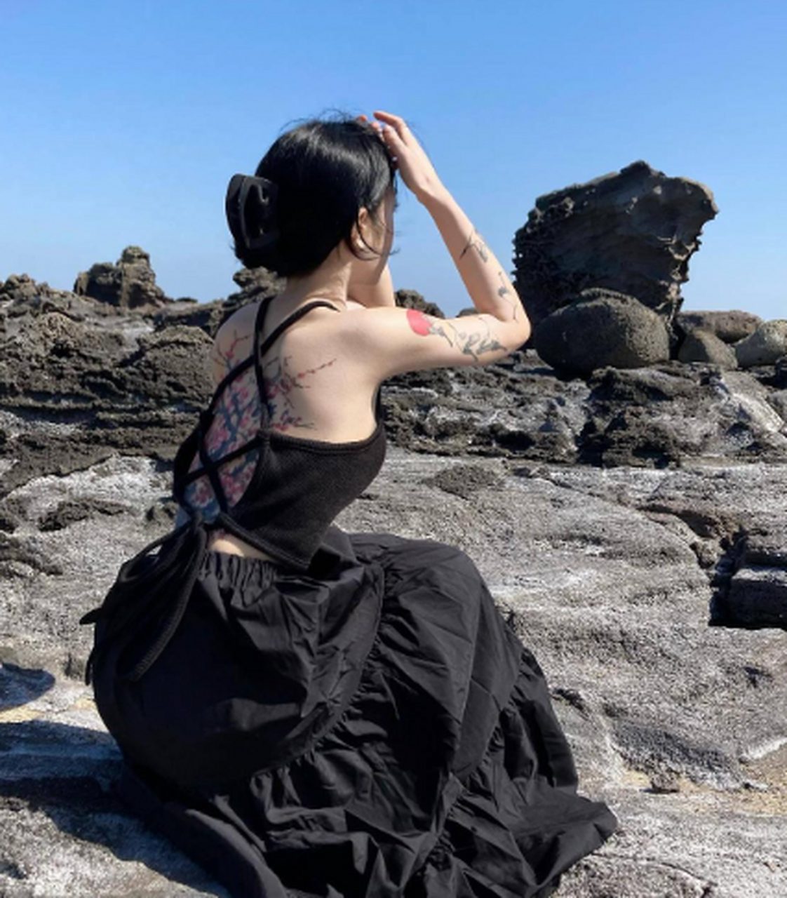 后背纹身好漂亮,是梅花还是桃花