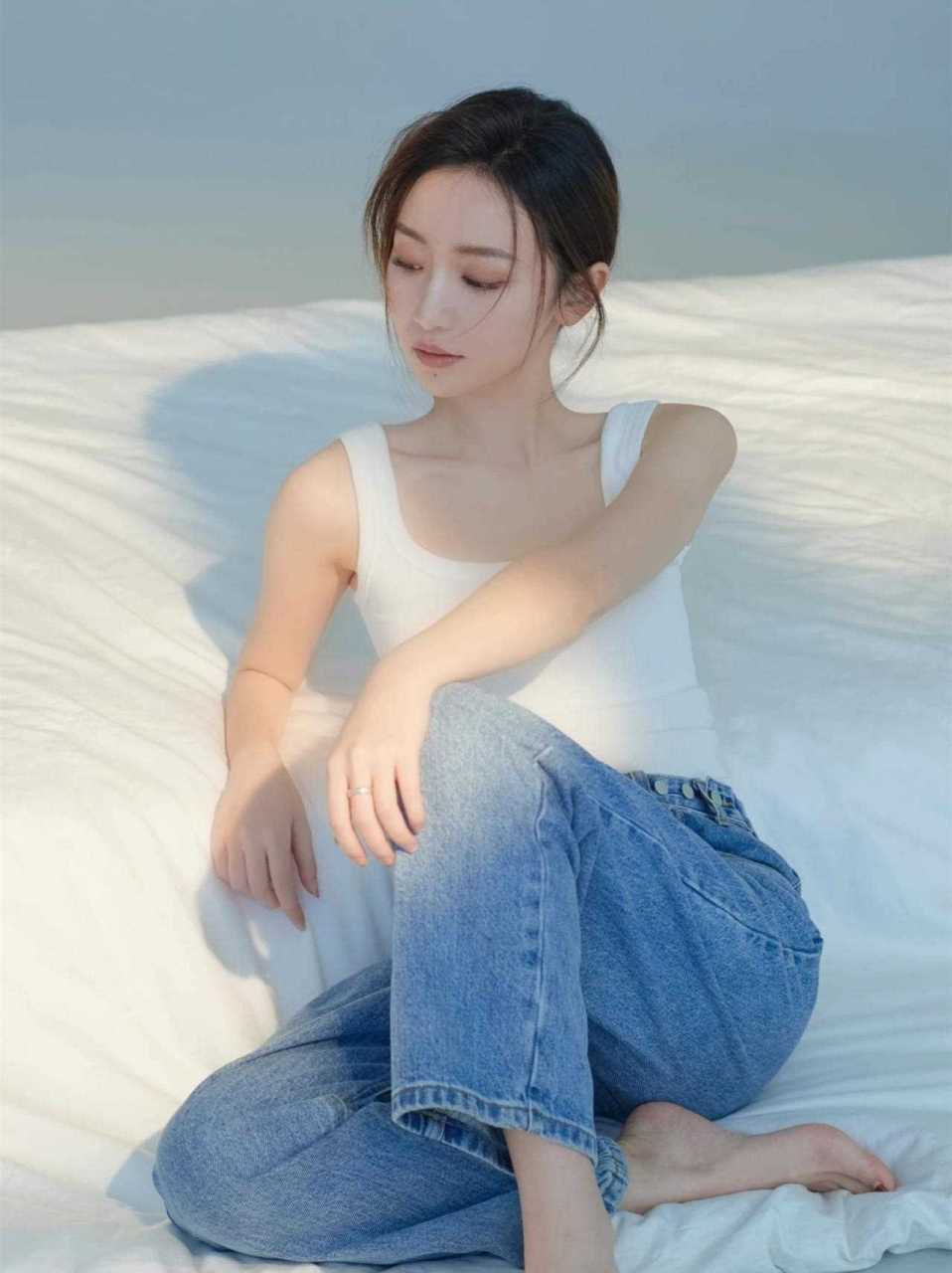 蒲佳依 清纯俏皮美照