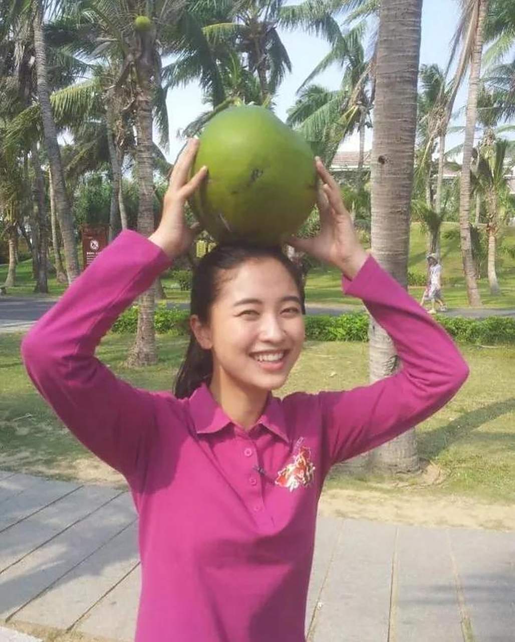 央视《远方的家》出镜美女记者唐天骄