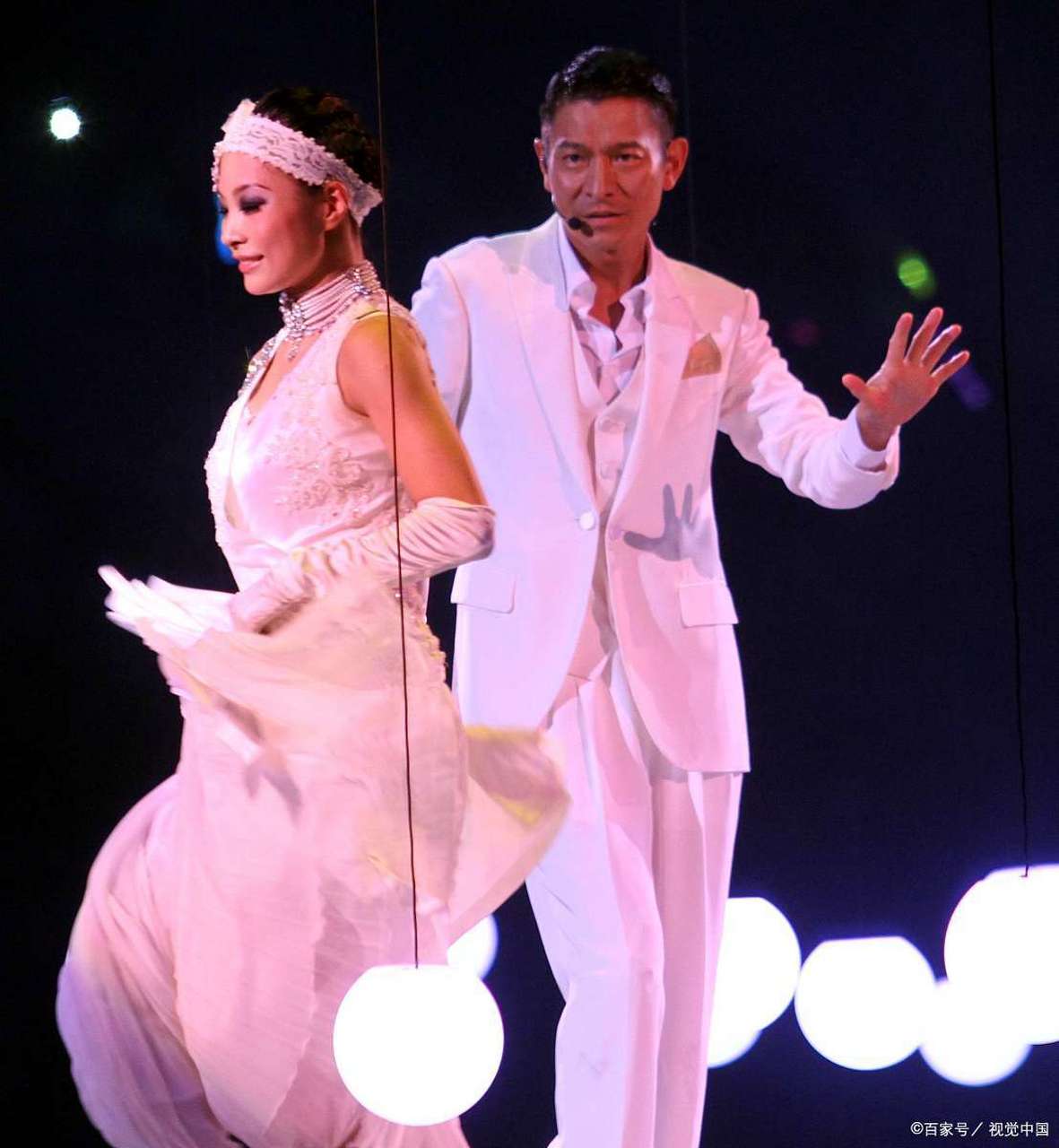 "  赖文慧拒绝道:你给多少钱我都不会离开刘德华,只要他需要,不给我钱