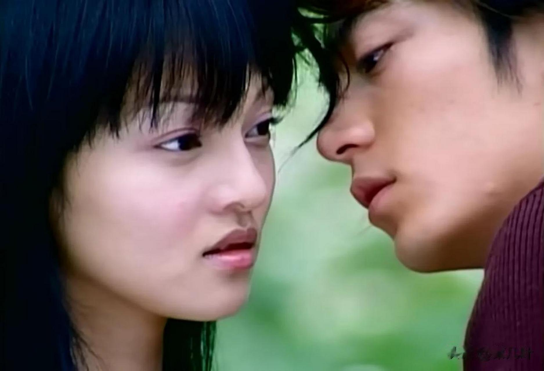 我记得我以前特别喜欢她演的电视剧(海豚湾恋人)超级好看,里面的男主