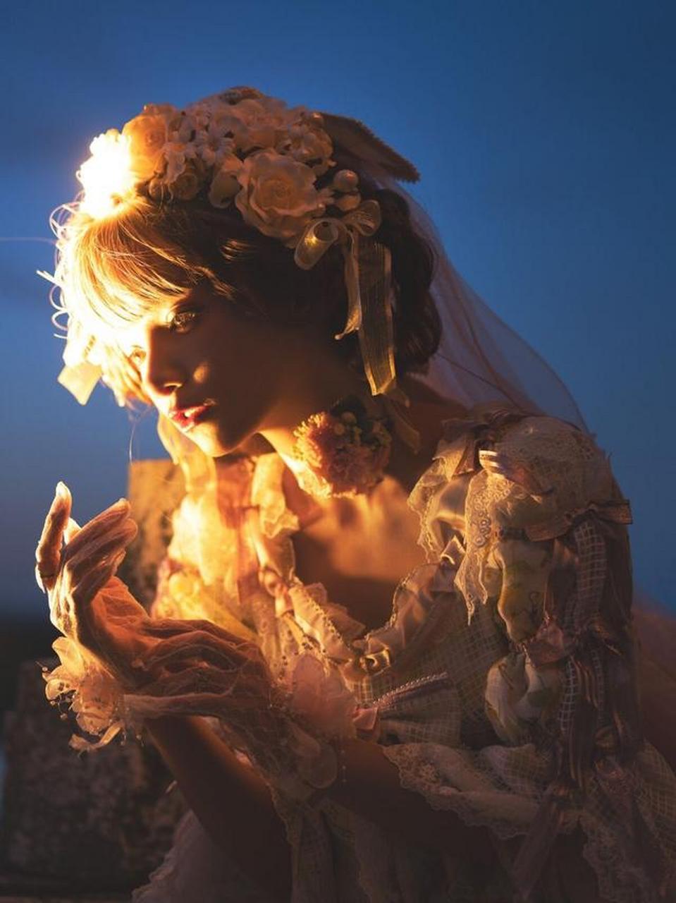 很多lo娘看到谢安然这身洛丽塔穿搭都会有一种想要尝试的感觉,这样的