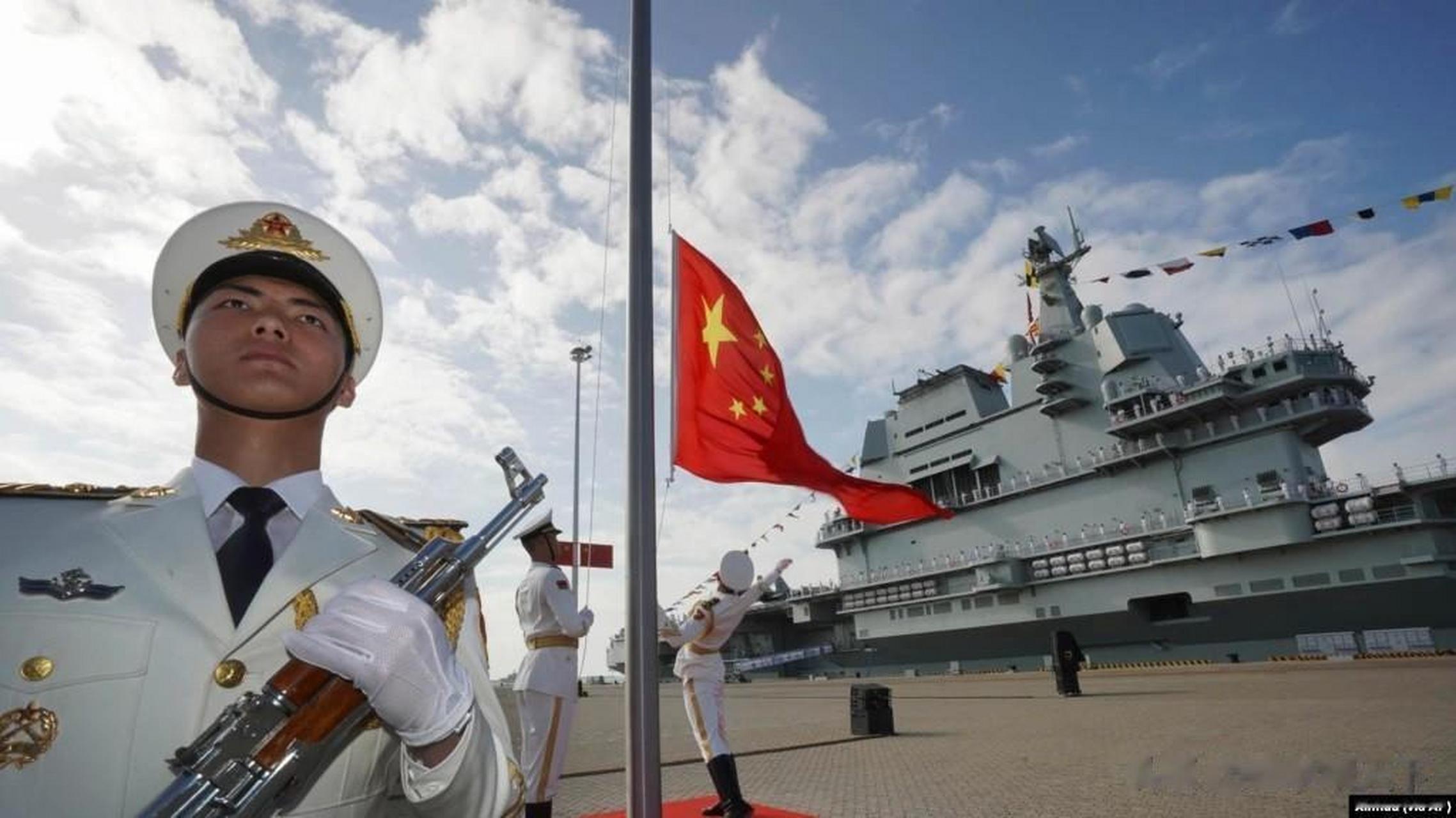 【英媒称中国航母更像是"宣传片",中国网民回应说,他们是用来"炸鱼"的