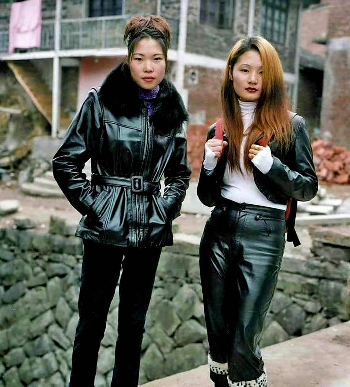 你是否还记得上世纪90年代男女时尚的穿着打扮?