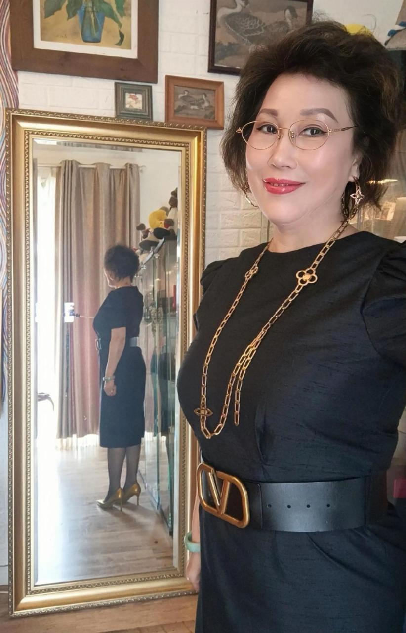 阿姨自拍五十岁的熟女阿姨还有人喜欢吗?最近又长胖了,又不是小鸟依人