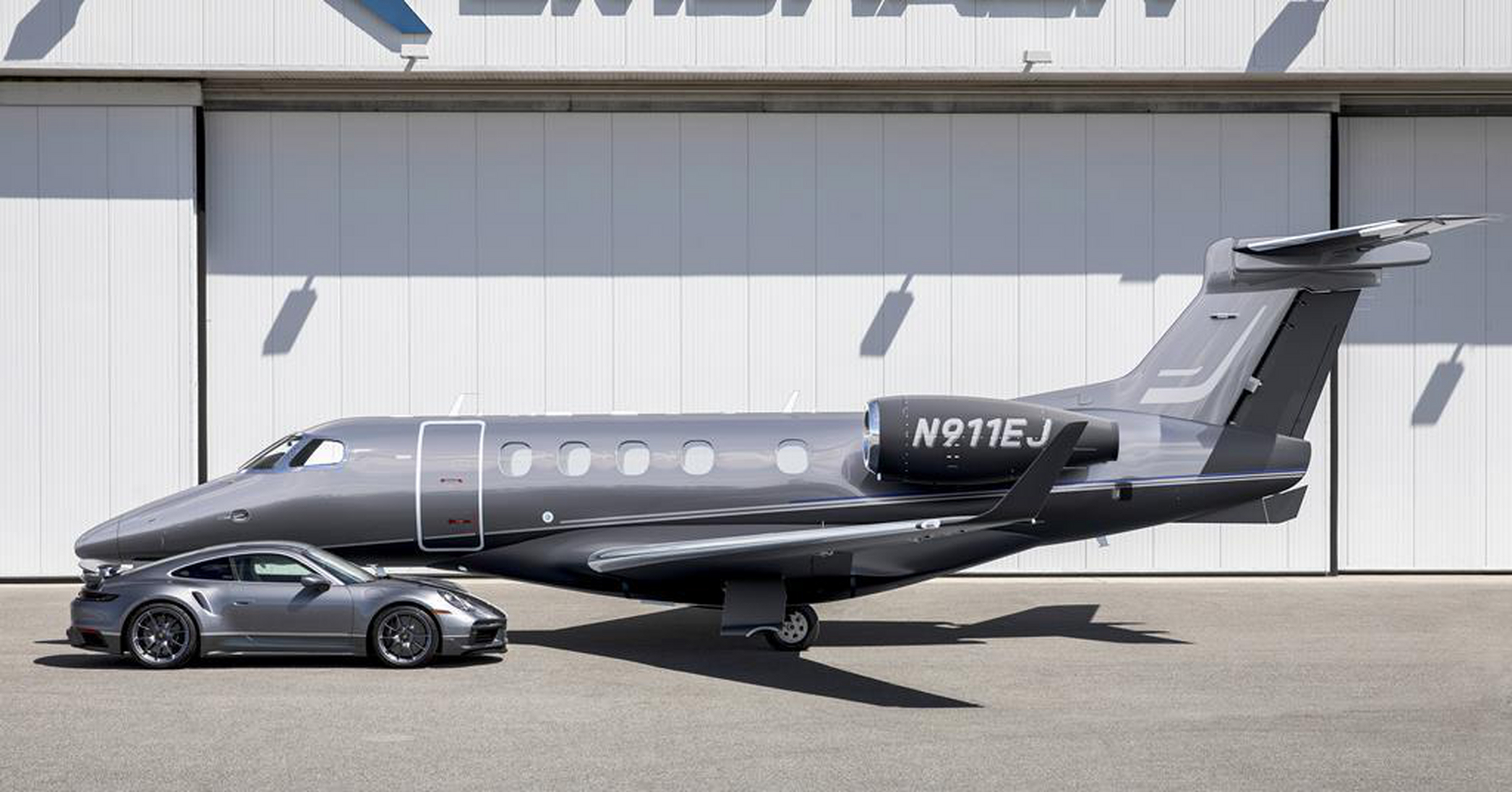 华且枯燥,巴西航空工业公司与保时捷联合推出飞鸿300e公务机与911组合