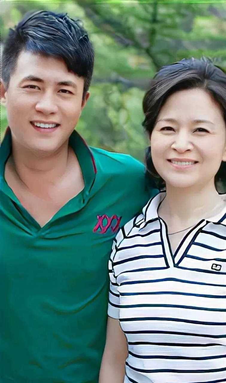 杜淳和他的母亲都是幸福的为她们点赞