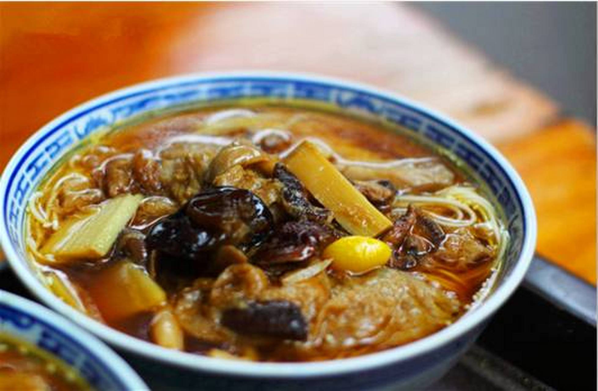 没肉也好吃的苏式素浇面 #苏式汤面# #素浇面# 苏式面,从几块钱到几百