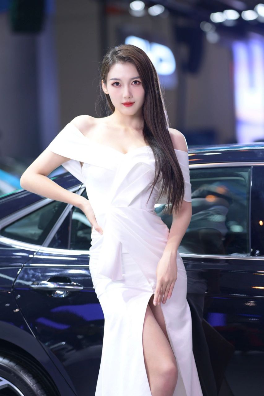 昆明车展车模 裸高182的车模小姐姐,真的太高了