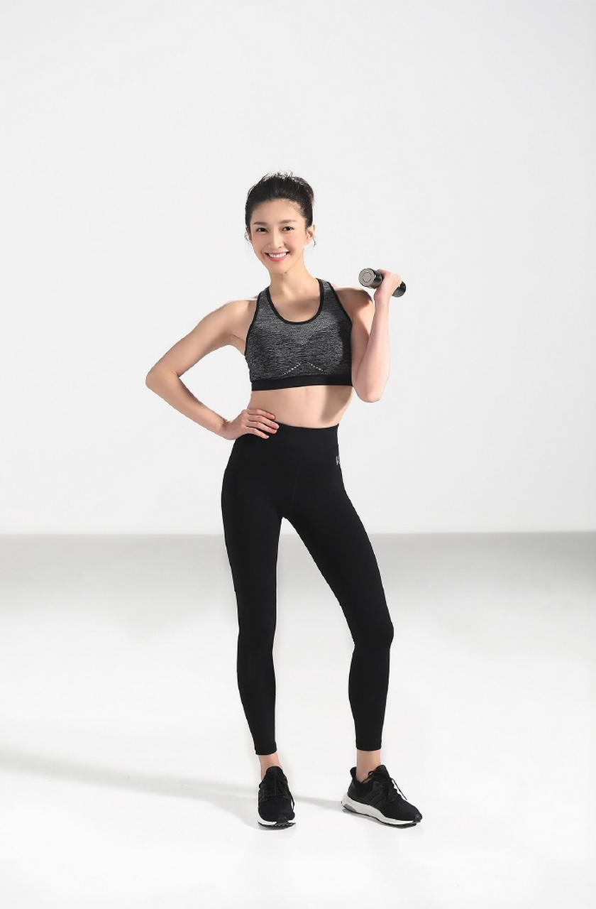 江疏影健身美照