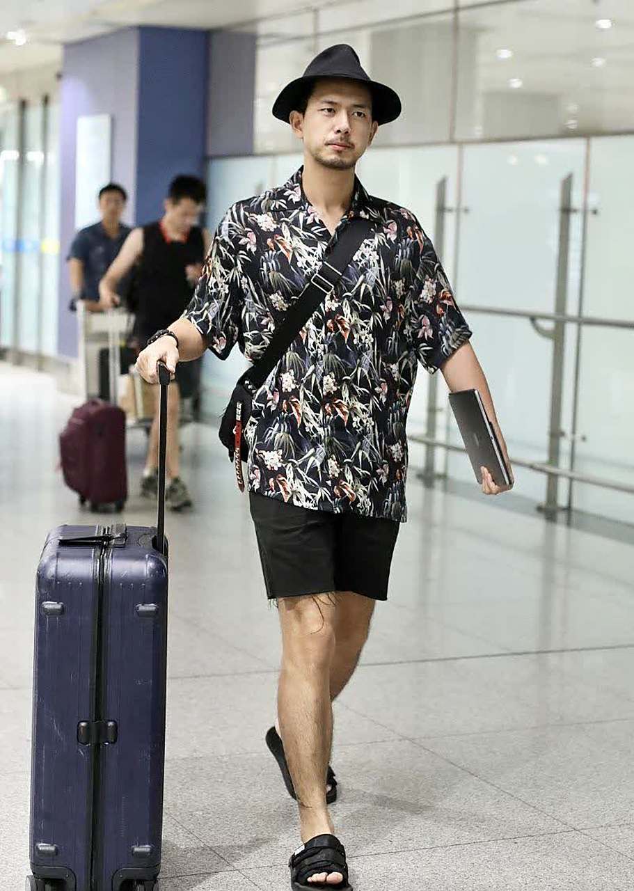 不过,别再留胡子了,一转眼就20岁了,腿毛也太隐秘了.