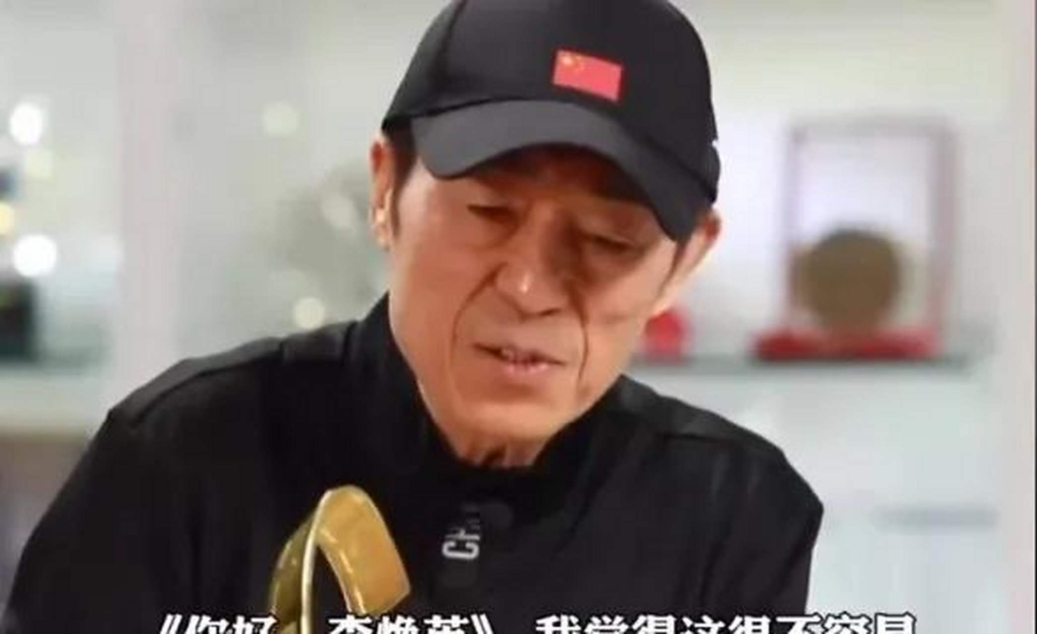 张艺谋拍电影《一个都不能少》,原先计划只投资400万,但最后却花了900