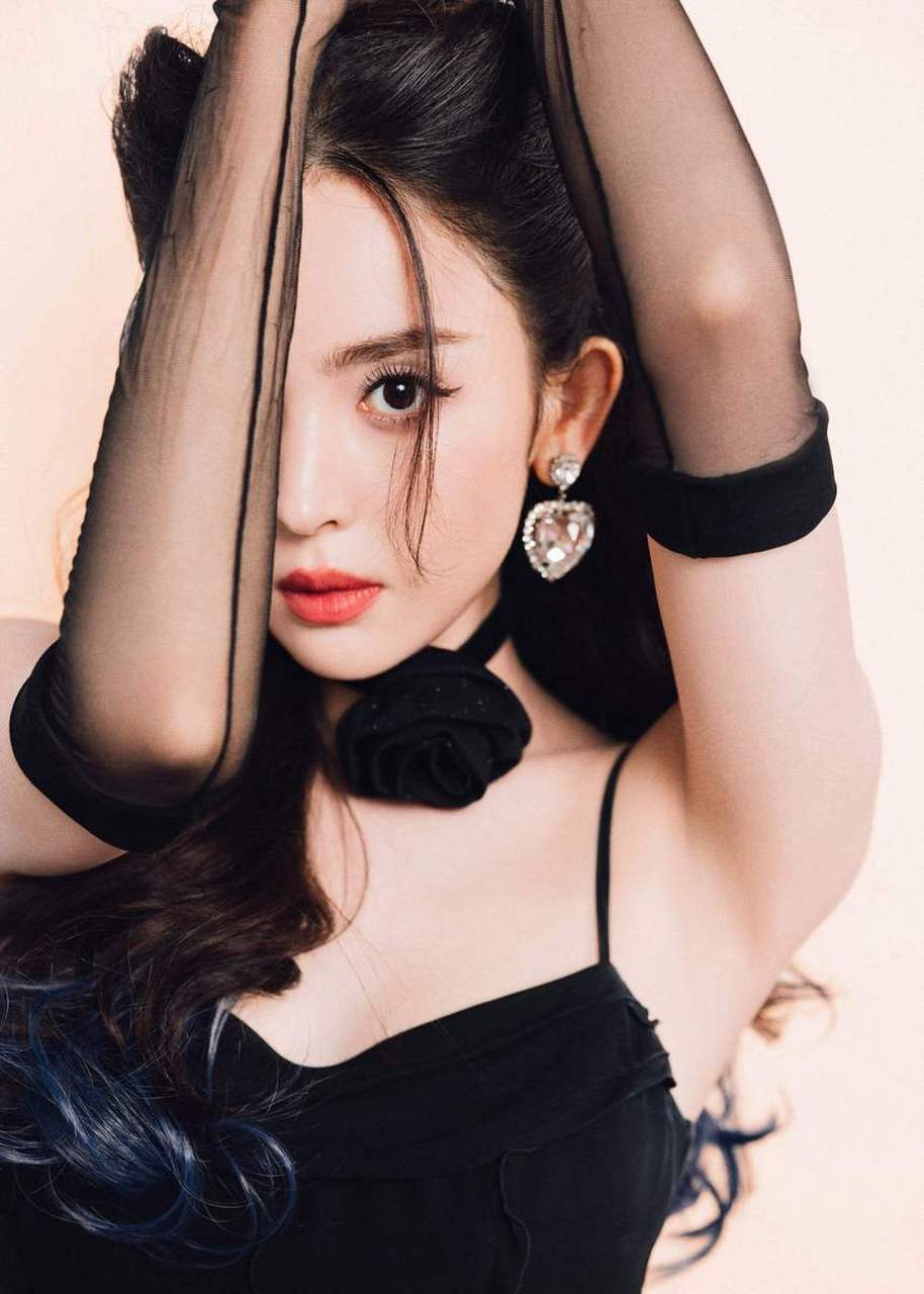古力娜扎参加活动的美丽写真美照曝光,让人惊艳不已!