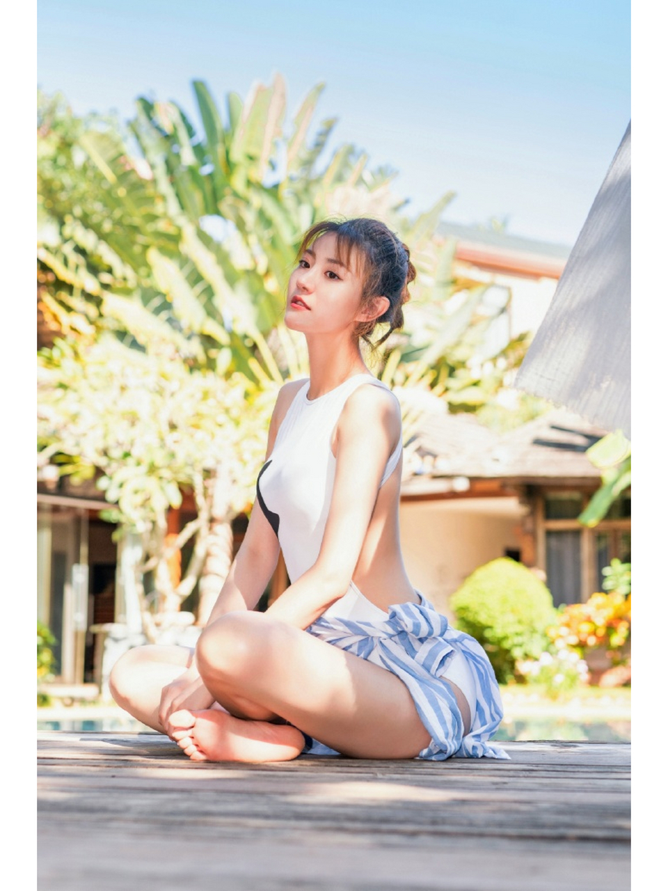 牟星--露背泳装写真