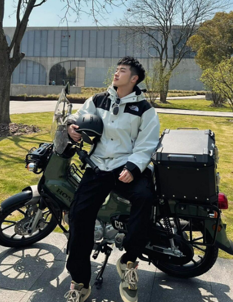 拉风的机车帅哥