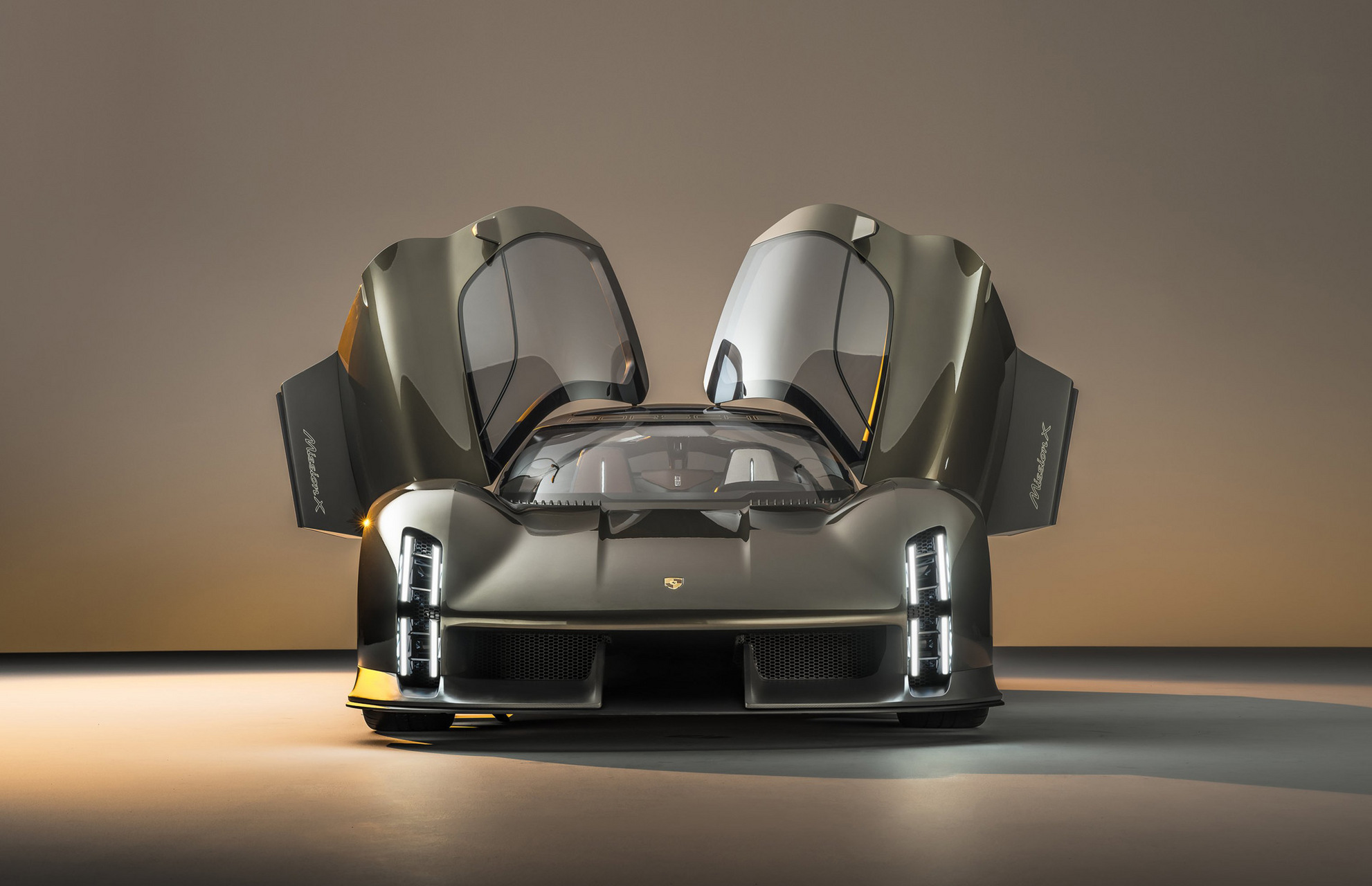 大家好,今天鹤婶跟大家聊一聊保时捷最新的mission x的概念超级电动